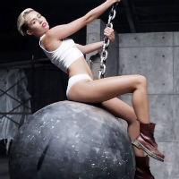 miley_cyrus_wrecking_ball